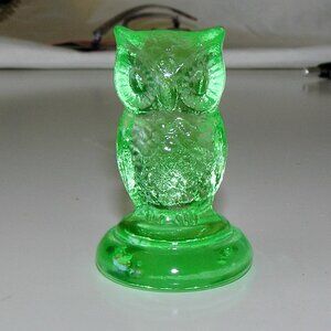 Vintage BOYD's Green Crystal Art Owl Figurine, c1983-88